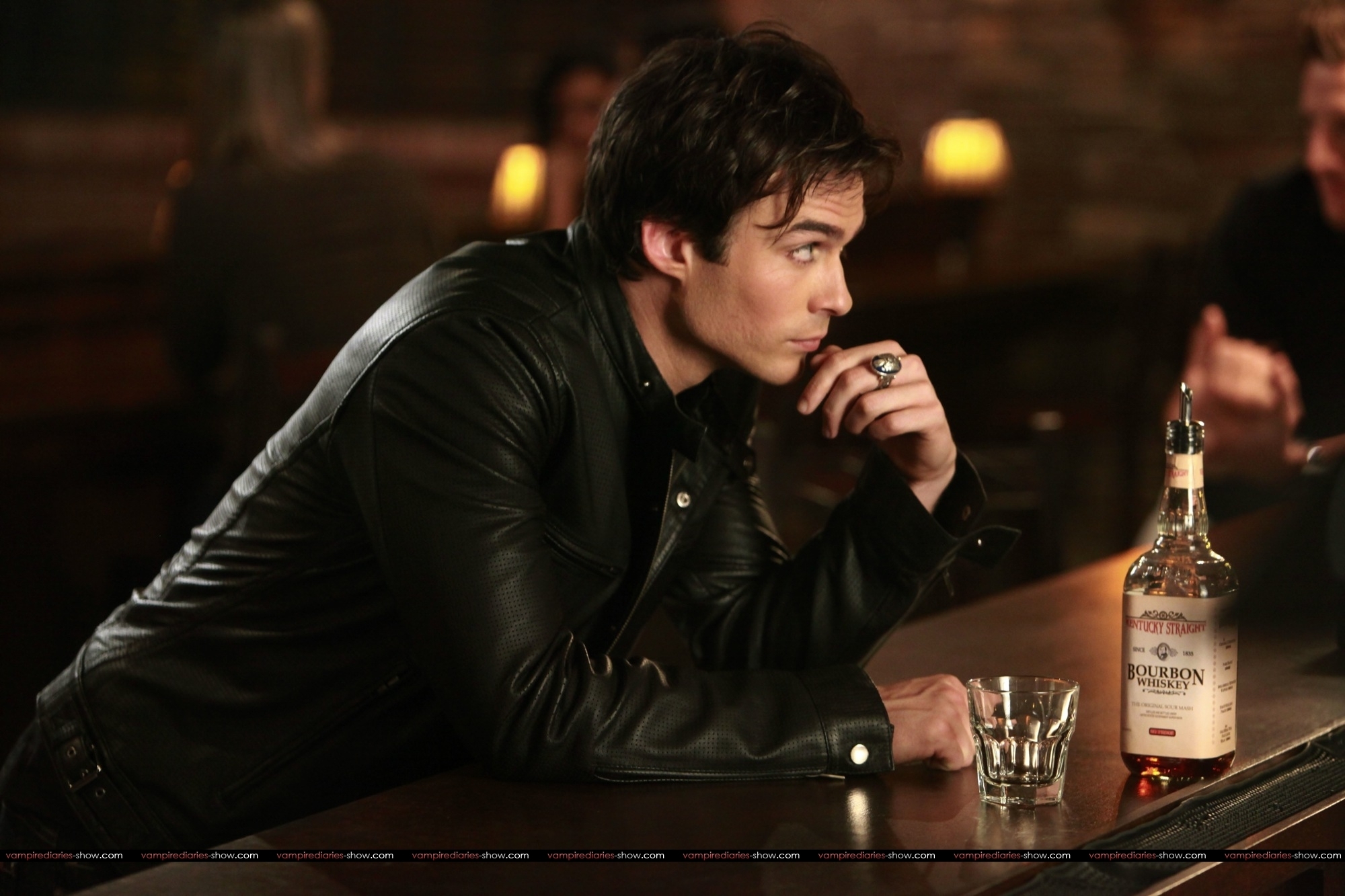 1x09-History-Repeating-damon-salvatore-9022483-2000-1333